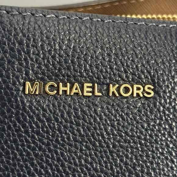 Michael Kors squared purse - Picture 3 of 6